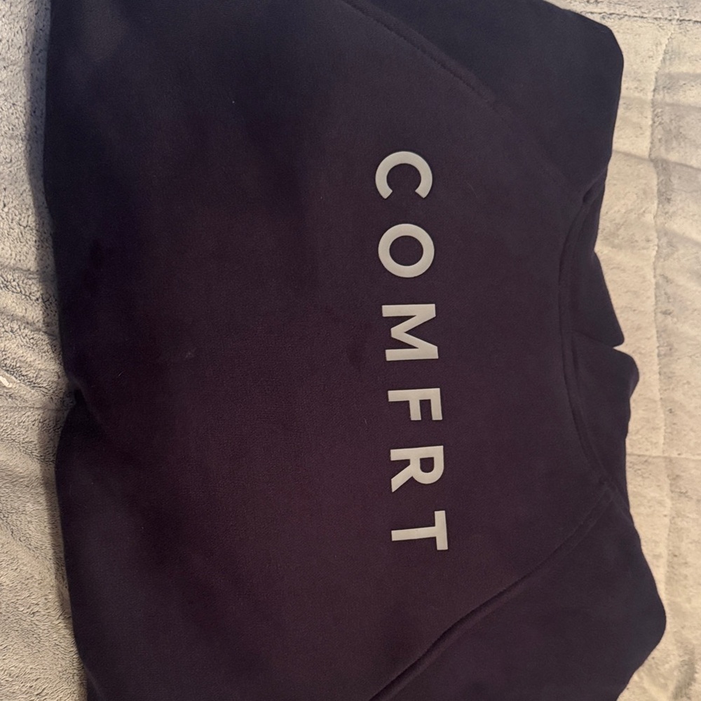 COMFRT Women's Black Sweater